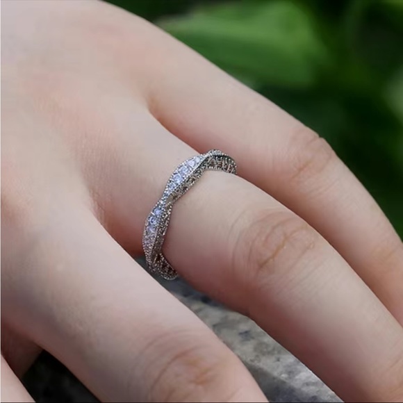 New Women’s 925 Silver Beautiful Band Diamond Ring 💍 - Picture 4 of 5